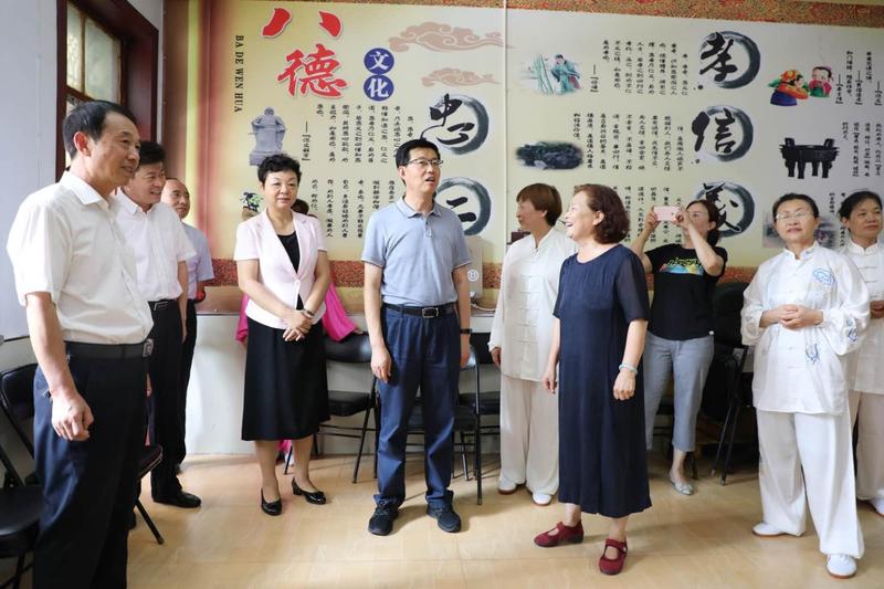 省委组织部副部长省委老干部局局长张晓峰在盐湖区调研老干部工作