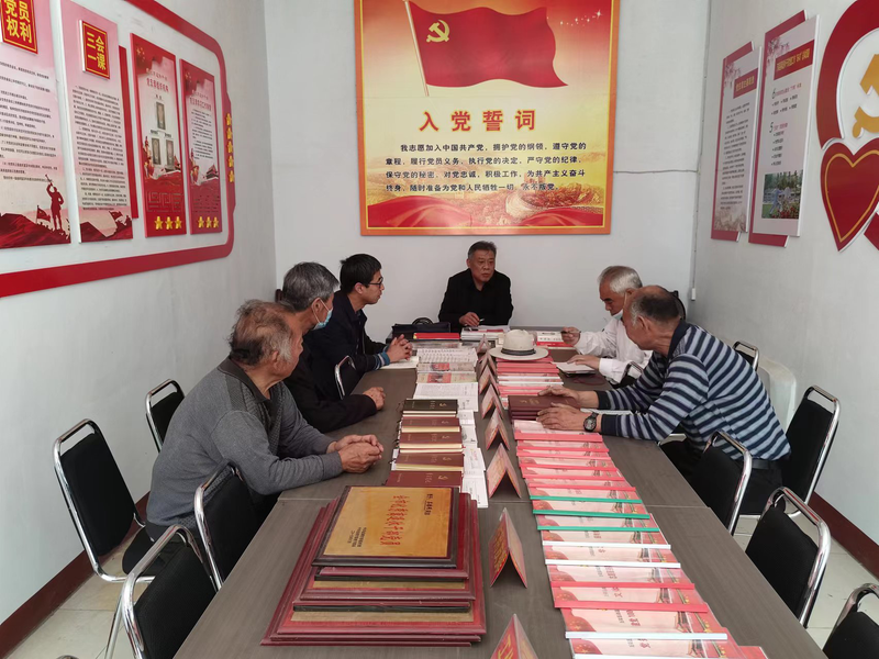 万荣调研五面红旗2.png