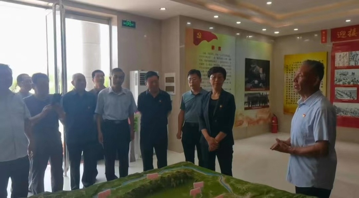 参观红色教育基地.jpg